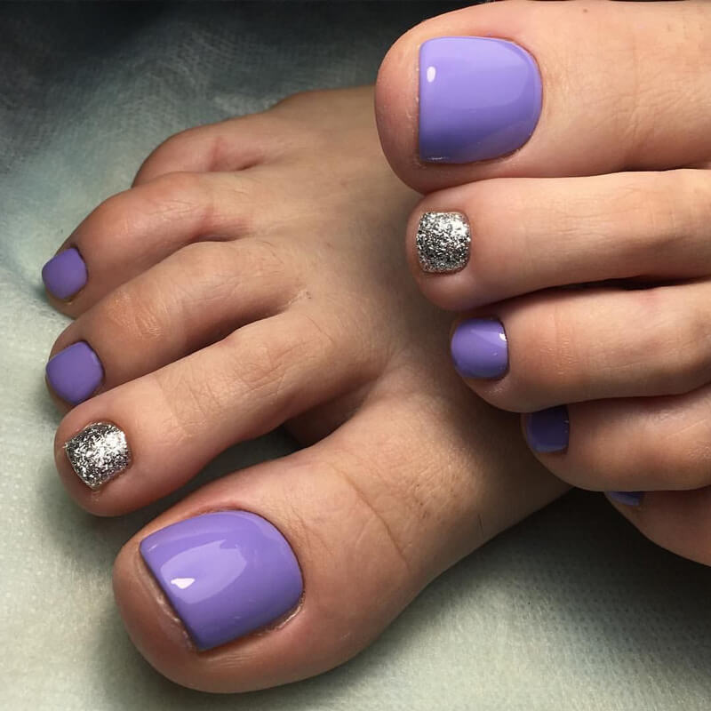 Hot Stone Massage on Toes