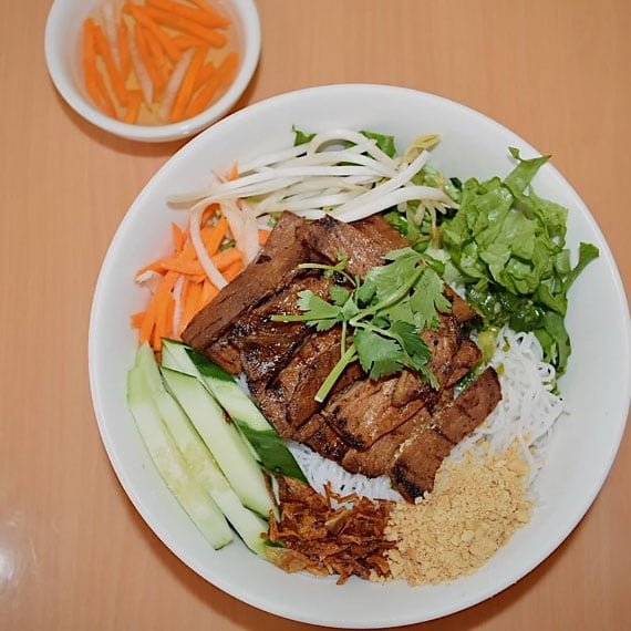 V2. Rice Vermicelli w Charbroiled Pork